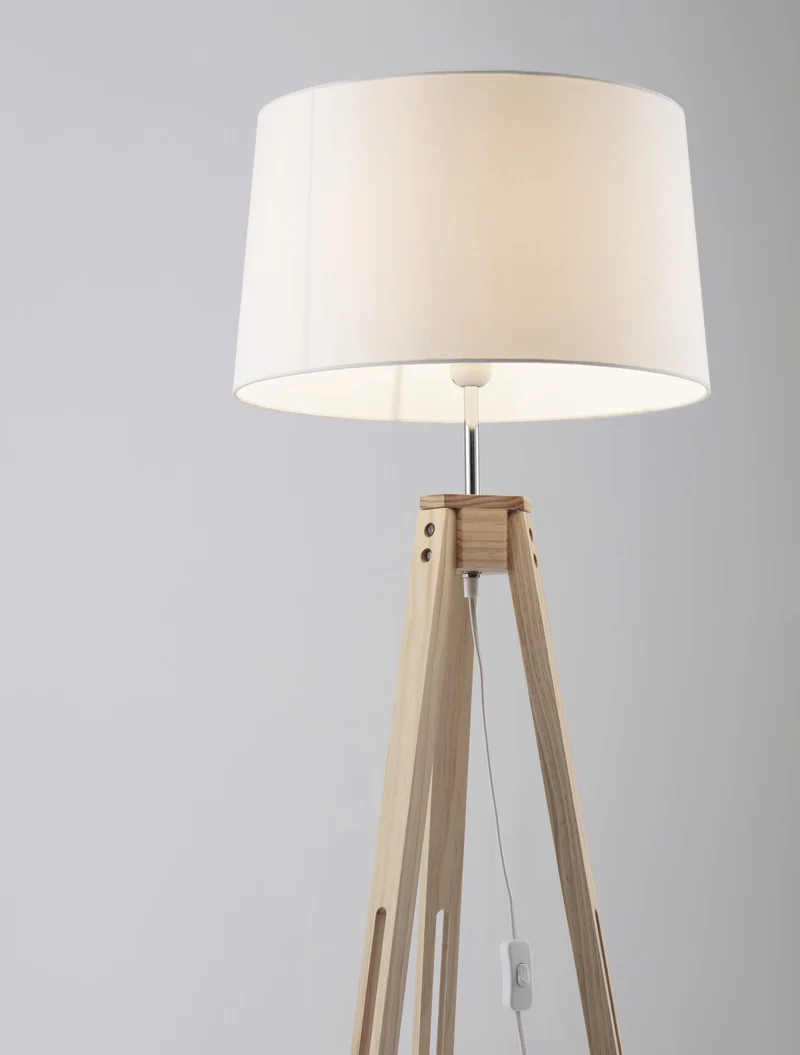 Le Roy Holz-Stehlampe mit Dreibein