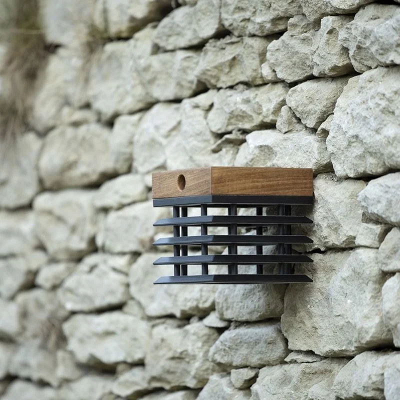Les Jardins Solar-Wandleuchte Tekura aus Teakholz