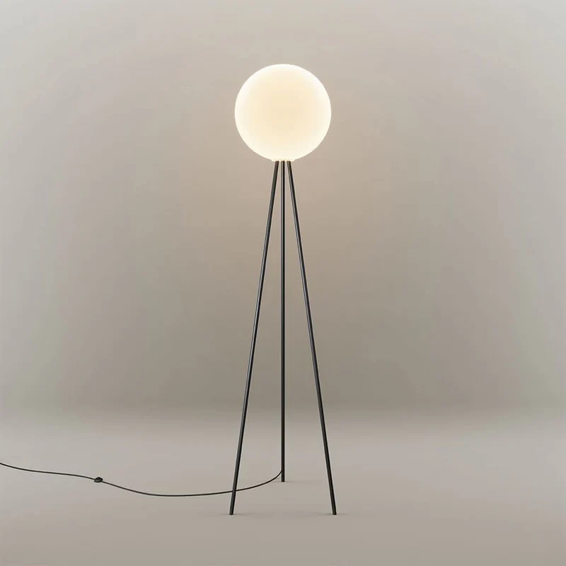 s.luce Dreibein-Stehleuchte Orb Tripod 160cm mit Glaskugel