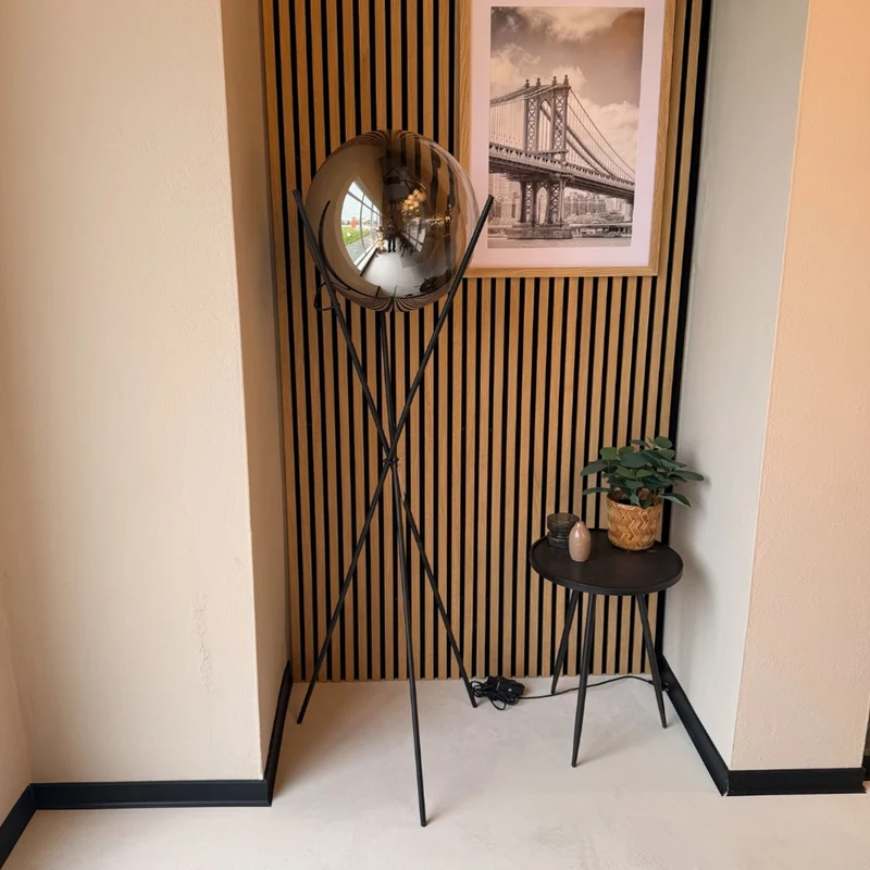s.luce Orb Axis Glaskugel Stehlampe Dreibein 160cm