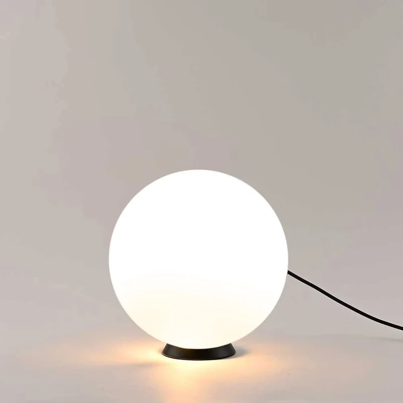 s.luce Orb Glaskugel Tischlampe