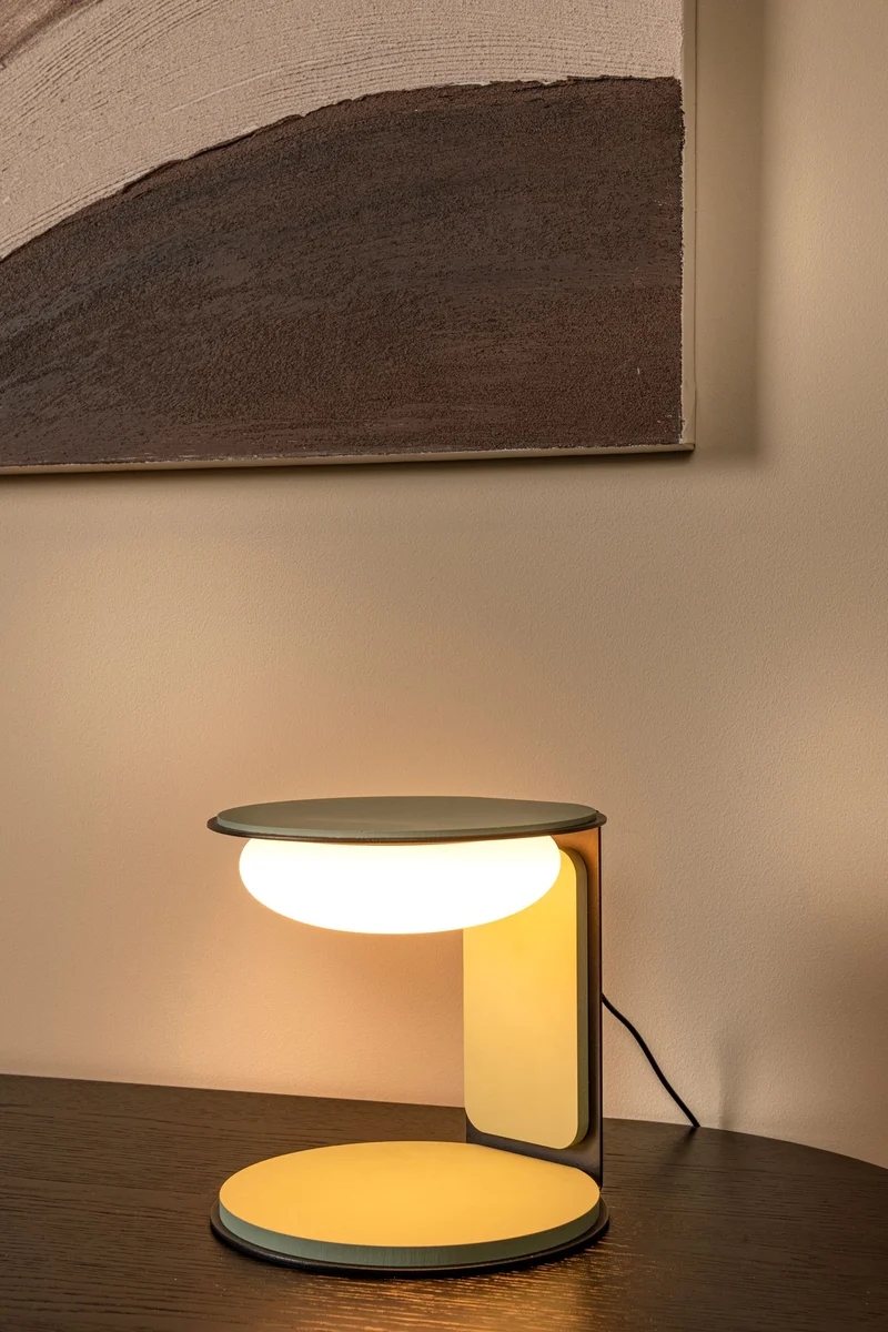 LED-Tischleuchte Alinda dimmbar mit Glasschirm