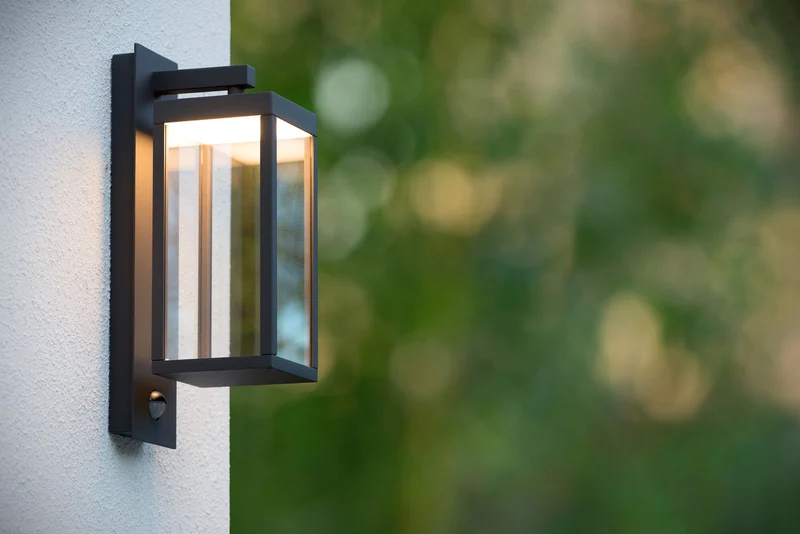 LED-Außenwandleuchte Clairette mit Bewegungsmelder IP54