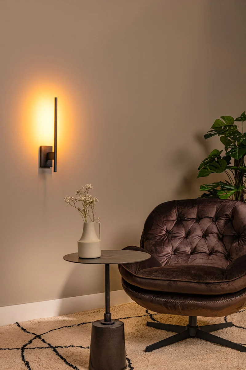 LED-Wandleuchte Finan mit USB-Ladeanschluss Schwarz 48cm