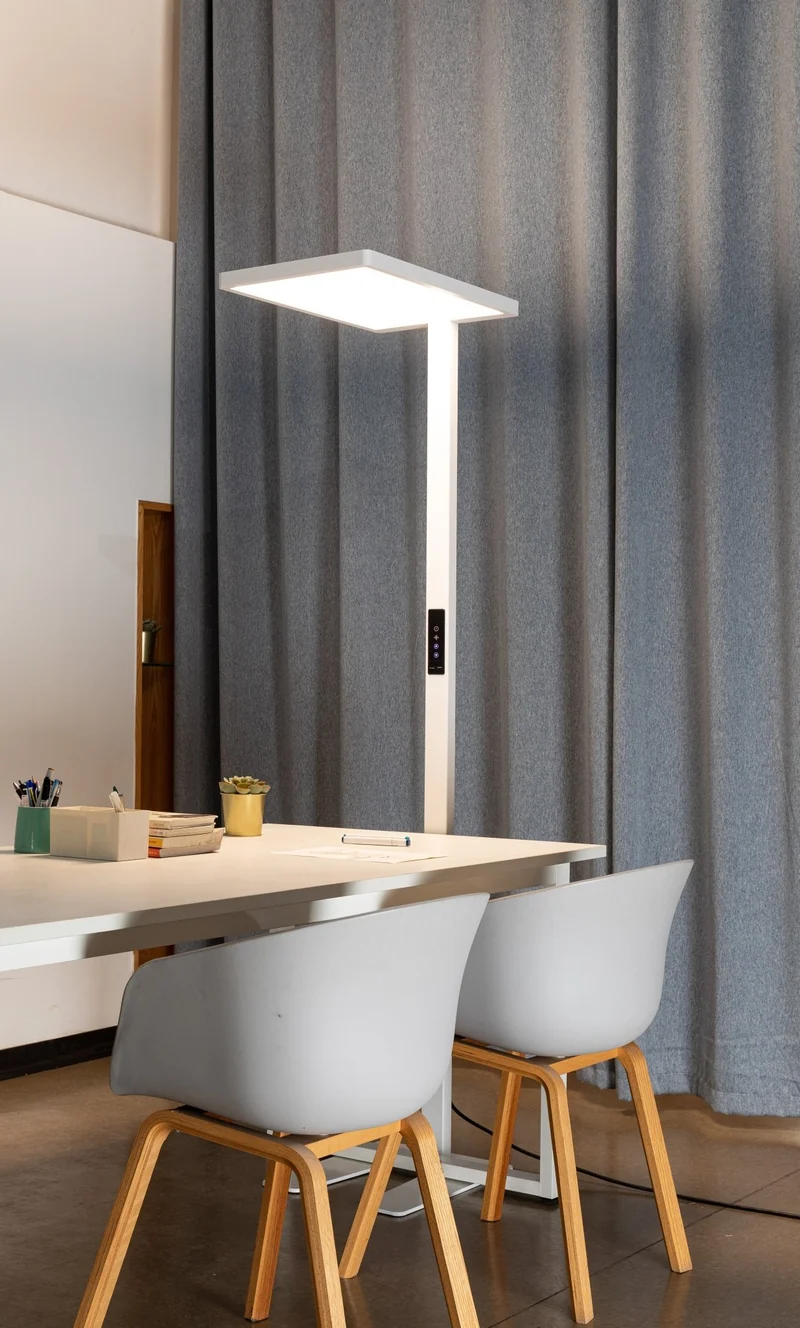 LED Büro-Stehleuchte Up&Down mit Bewegungssensor, 110W, 10.500lm, 4000K, UGR 98, dimmbar