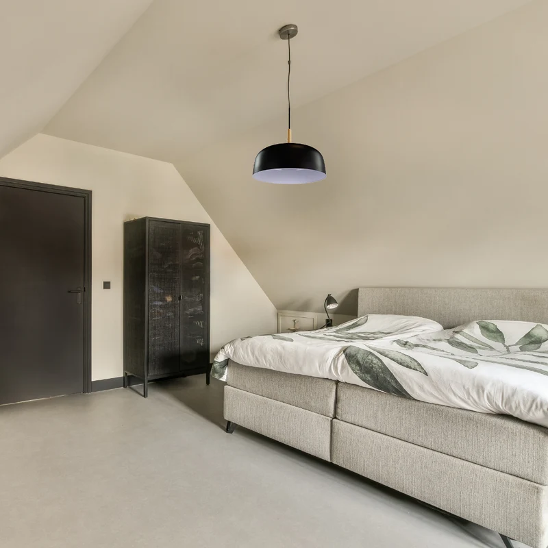 Moderne Pendelleuchte in schwarz, runde Form, aus Metall, E27-Fassung, IP20, Ø30 cm