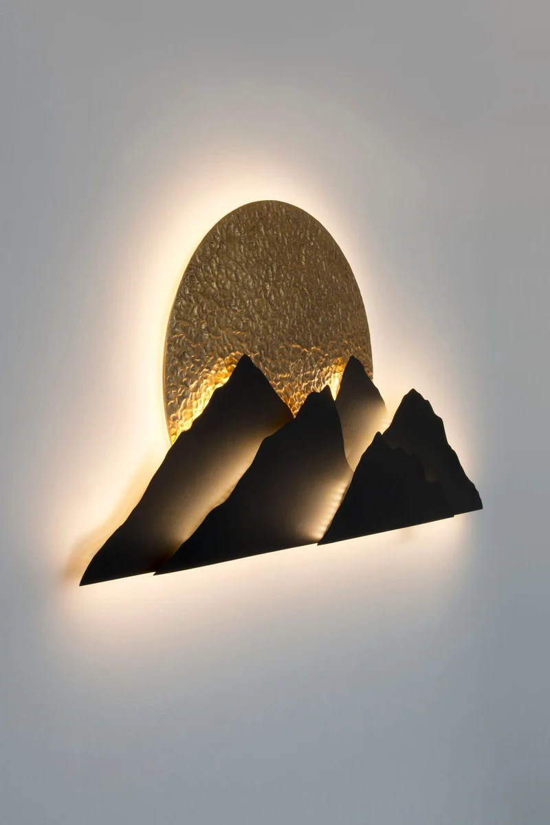 LED-Wandlampe Montagna dimmbar gehämmert 70cm Gold