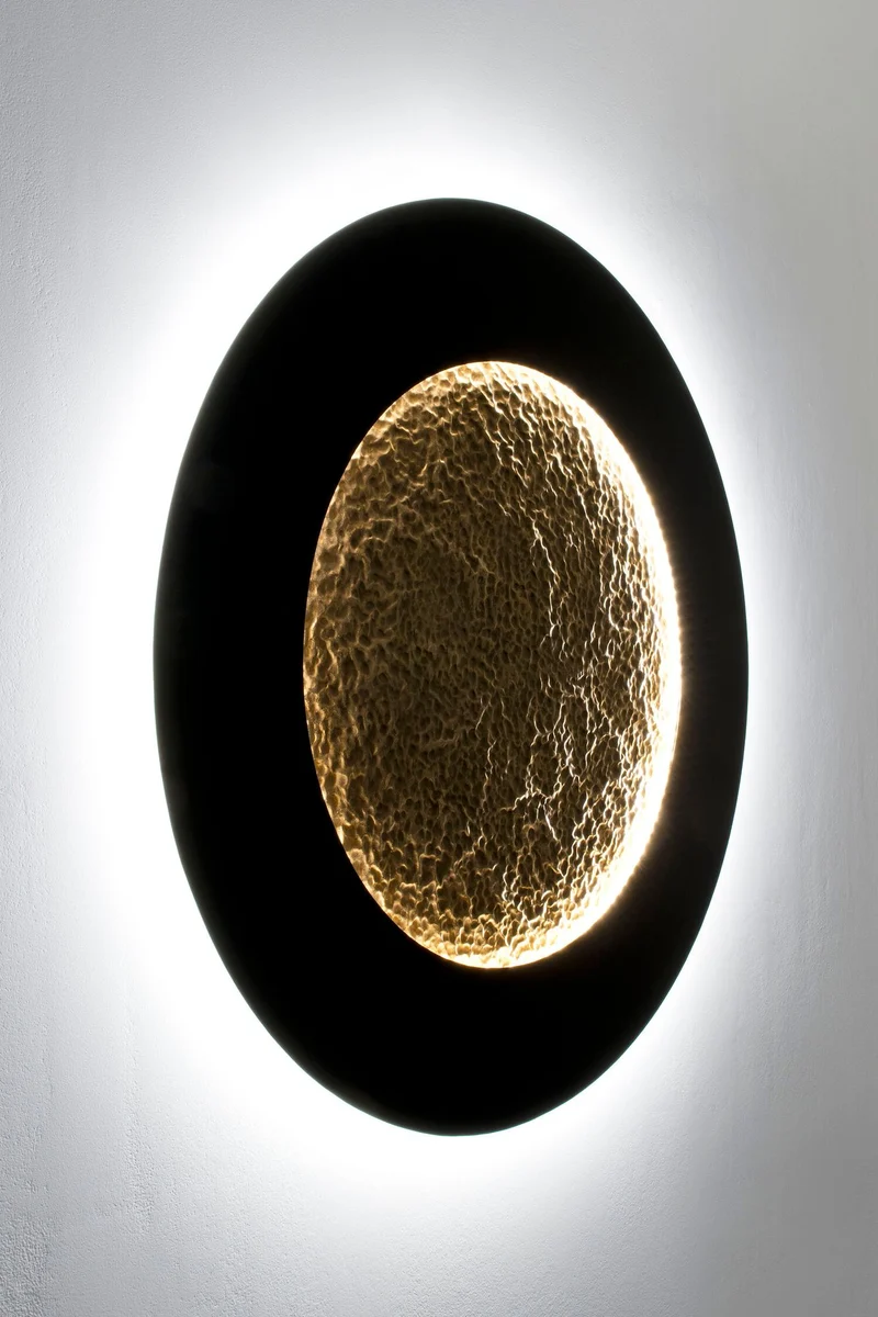 LED-Wandleuchte Luna Apertura Xl dimmbar gehämmert