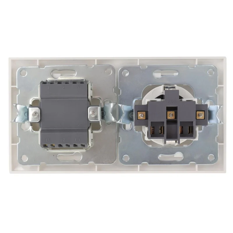Schutzkontakt-Steckdose mit Ausschalter, 16 A, 250 V, weiß