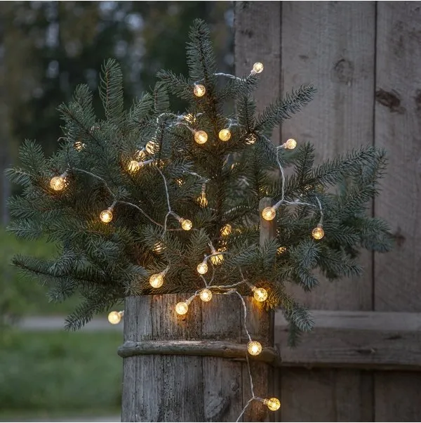 Wunderschöne Lichterkette mit kleinen Kugeln, IP44
