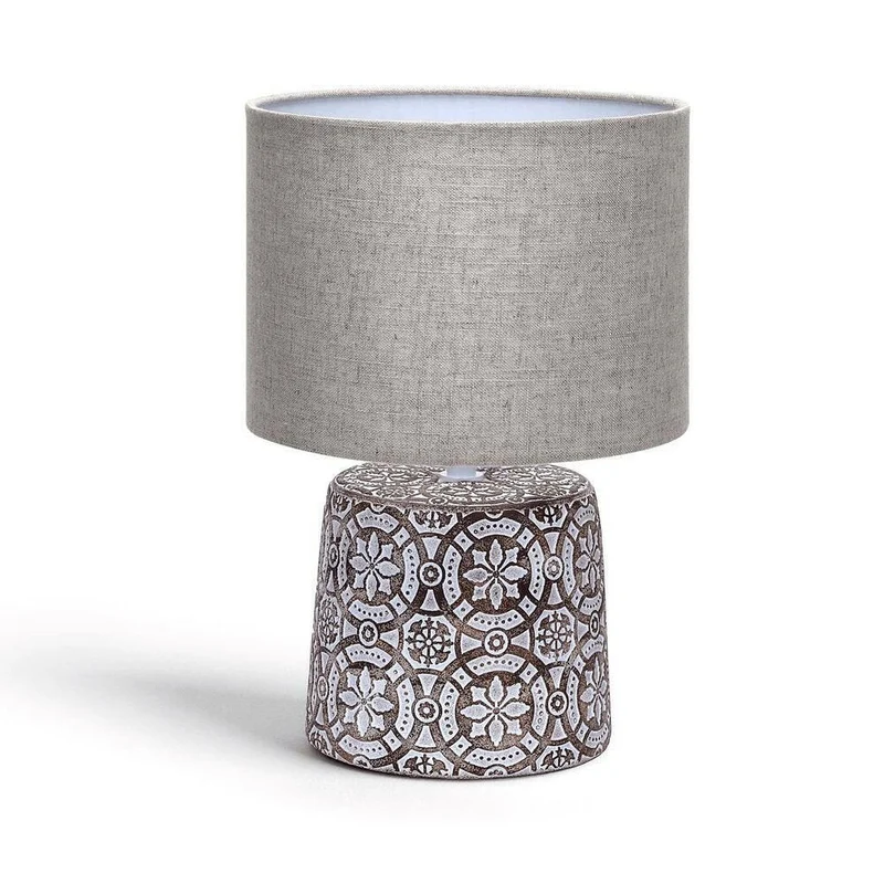 Dekorative Tischlampe aus Keramik mit Ornamenten und rundem Stoffschirm