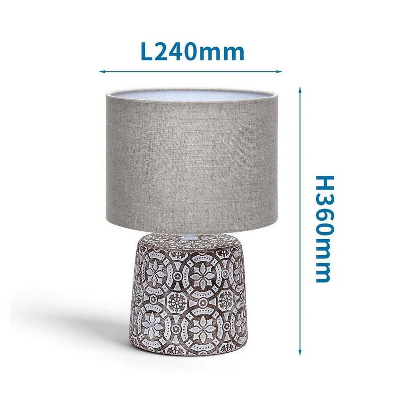 Dekorative Tischlampe aus Keramik mit Ornamenten und rundem Stoffschirm