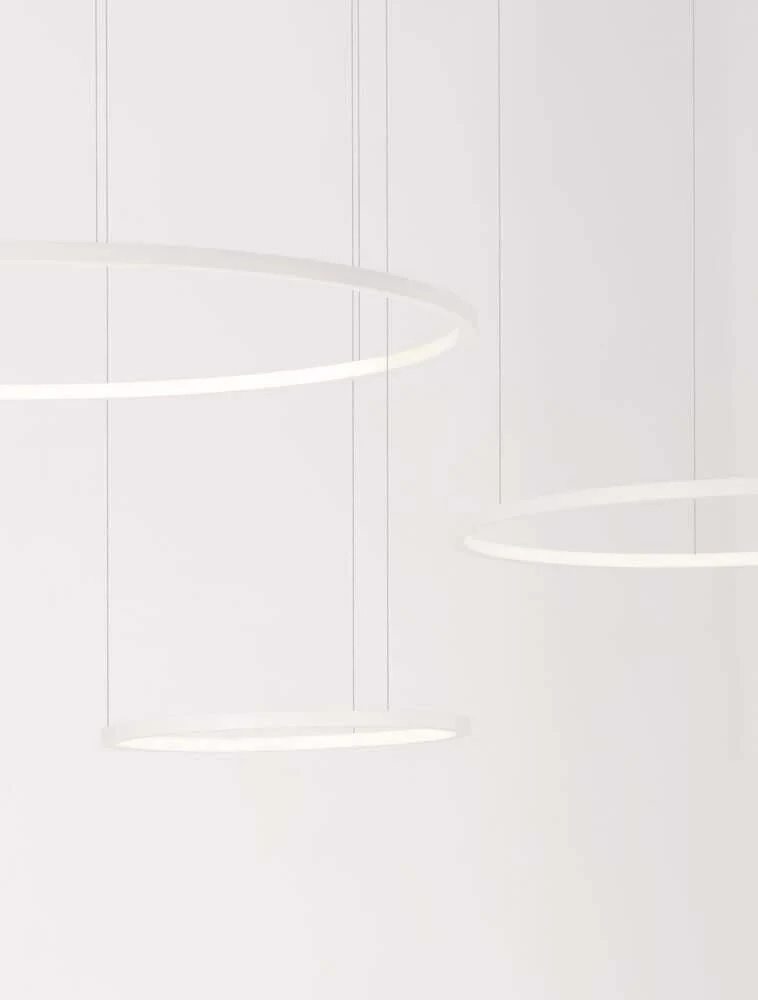 Purple LED Pendelleuchte 3-flammig Ø 130cm 3000K